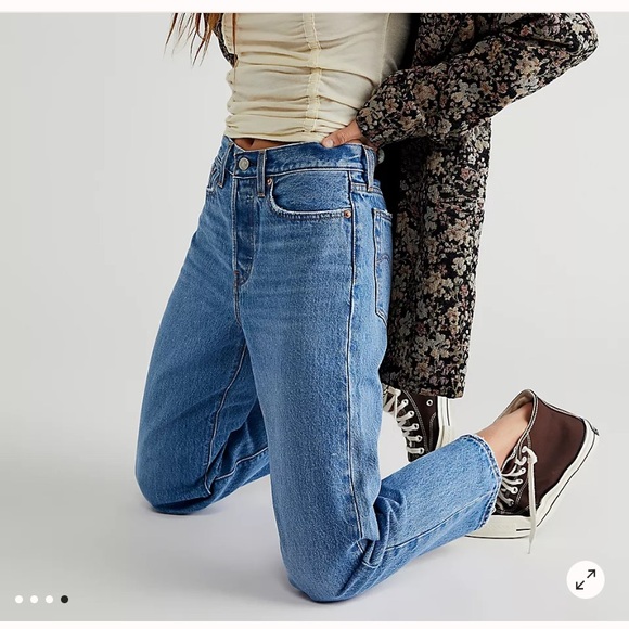 Levi's Wedgie Straight jeans; worn once; size 25 - Picture 4 of 10